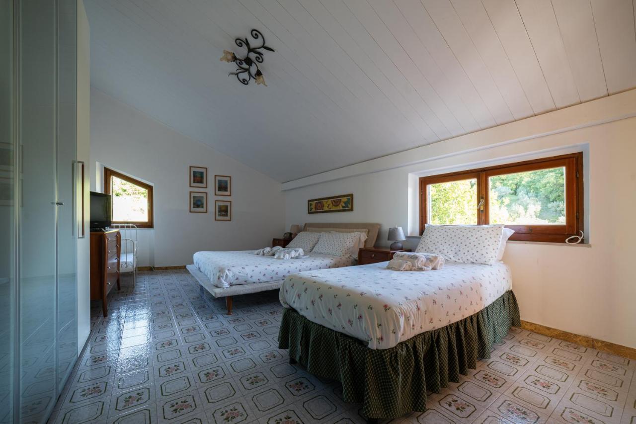 Villa Casa Clara à Montecchio  Extérieur photo